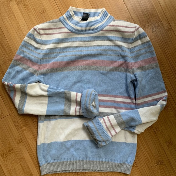 Forever 21 stylish sweater! - Picture 2 of 4